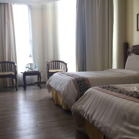 Regal Court Hotel Kuching Dış mekan fotoğraf