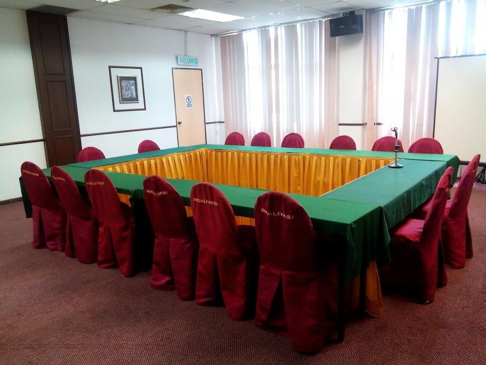 Regal Court Hotel Kuching Dış mekan fotoğraf