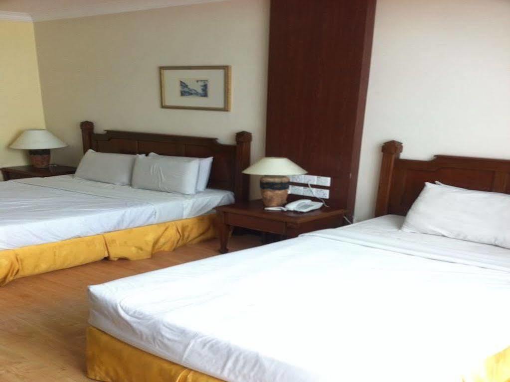 Regal Court Hotel Kuching Dış mekan fotoğraf