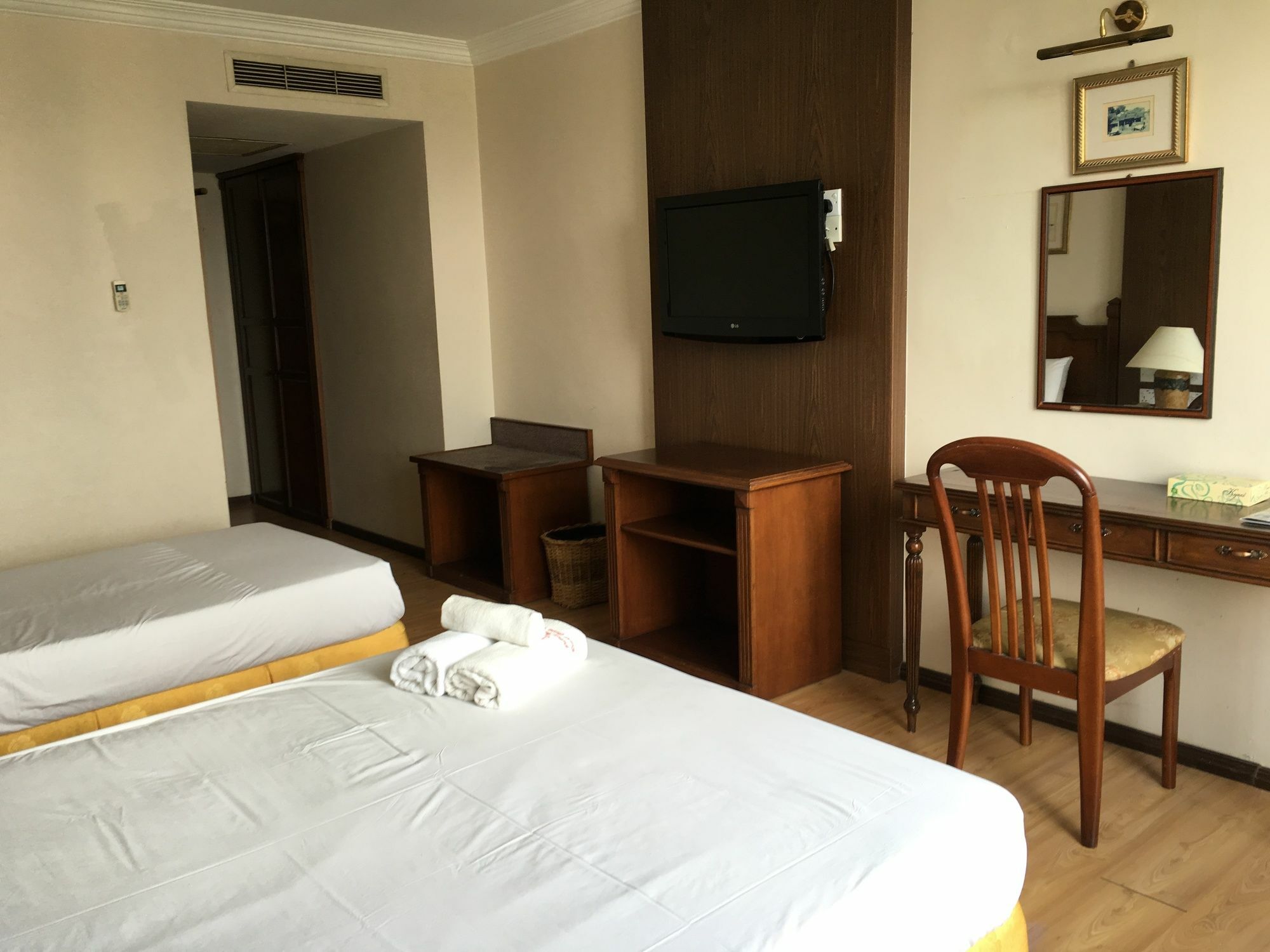 Regal Court Hotel Kuching Dış mekan fotoğraf
