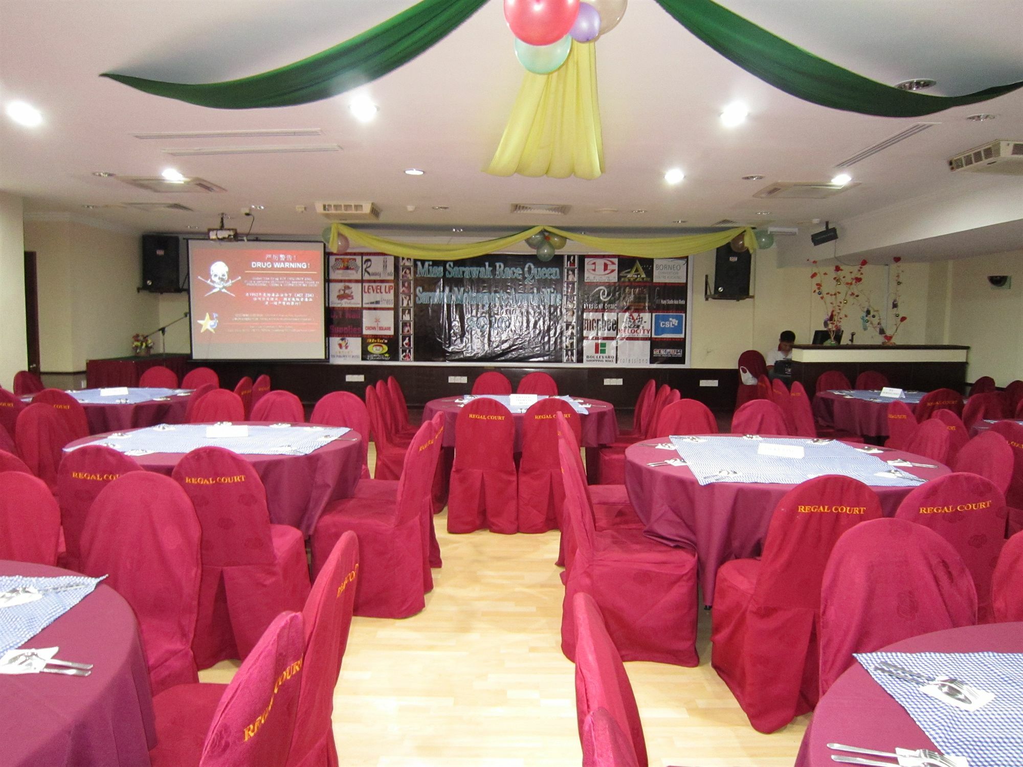 Regal Court Hotel Kuching Dış mekan fotoğraf